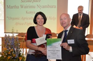 Lindi van Rooyen of South Africa accepts the second place award on behalf of winner Martha Wairimu Nyambura of Kenya, from Yara's Bernhard Stormyr. Photo by Chuck Zimmerman.